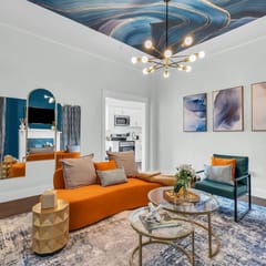 *New | Walk to Forsyth | 4 King Suites| Parking