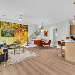 *New Carriage House | Short Walk to Forsyth