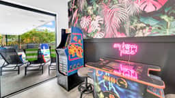 *New Miami Lakefront 5BR Pool | Near Beach | Sleeps 14 - Image 3