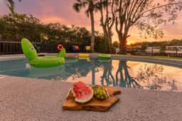 *New Miami Lakefront 5BR Pool | Near Beach | Sleeps 14 - Image 5