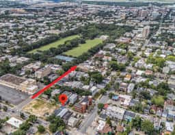 *New Carriage House | Short Walk to Forsyth - Image 2