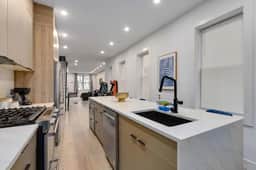 4BR Family Retreat | 2 King Suites + Arcades - Image 4