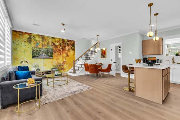 *New Carriage House | Short Walk to Forsyth - Image 1