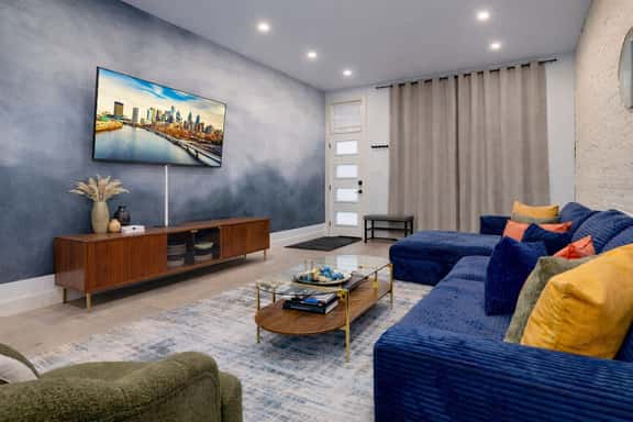 4BR Family Retreat | 2 King Suites + Arcades - Image 1