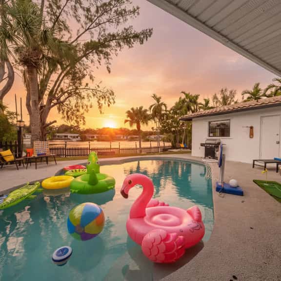 *New Miami Lakefront 5BR Pool | Near Beach | Sleeps 14 - Image 1