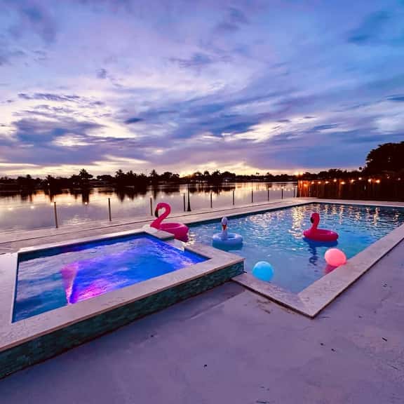 Miami Lakefront 5BR | Heated Pool | Sleeps 14 - Image 1