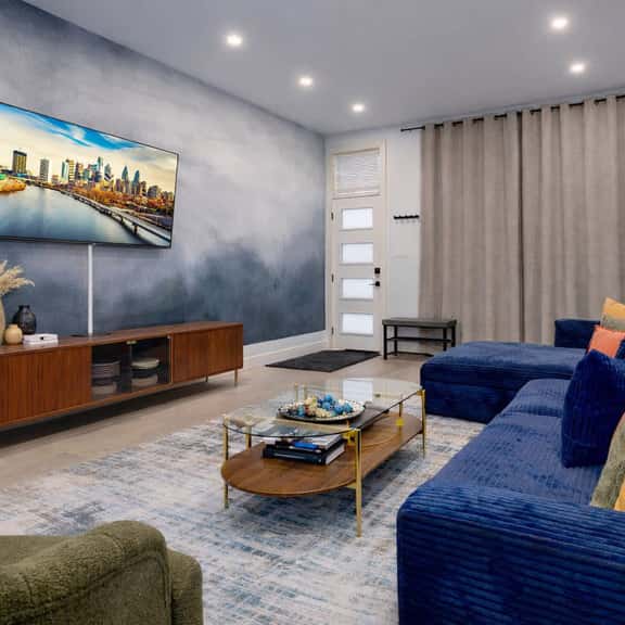4BR Family Retreat | 2 King Suites + Arcades - Image 1