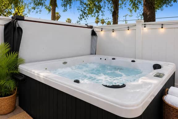 *New | Beach | Heated Pool | Hot Tub + Arcades - Image 2