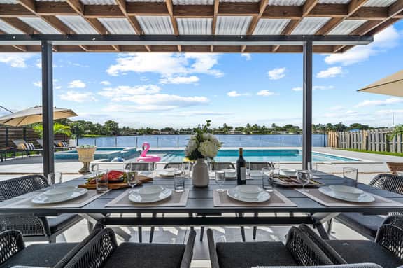 Miami Lakefront 5BR | Heated Pool | Sleeps 14 - Image 2