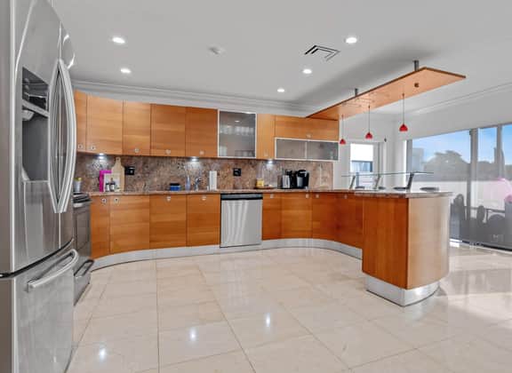 Miami Lakefront 5BR | Heated Pool | Sleeps 14 - Image 5